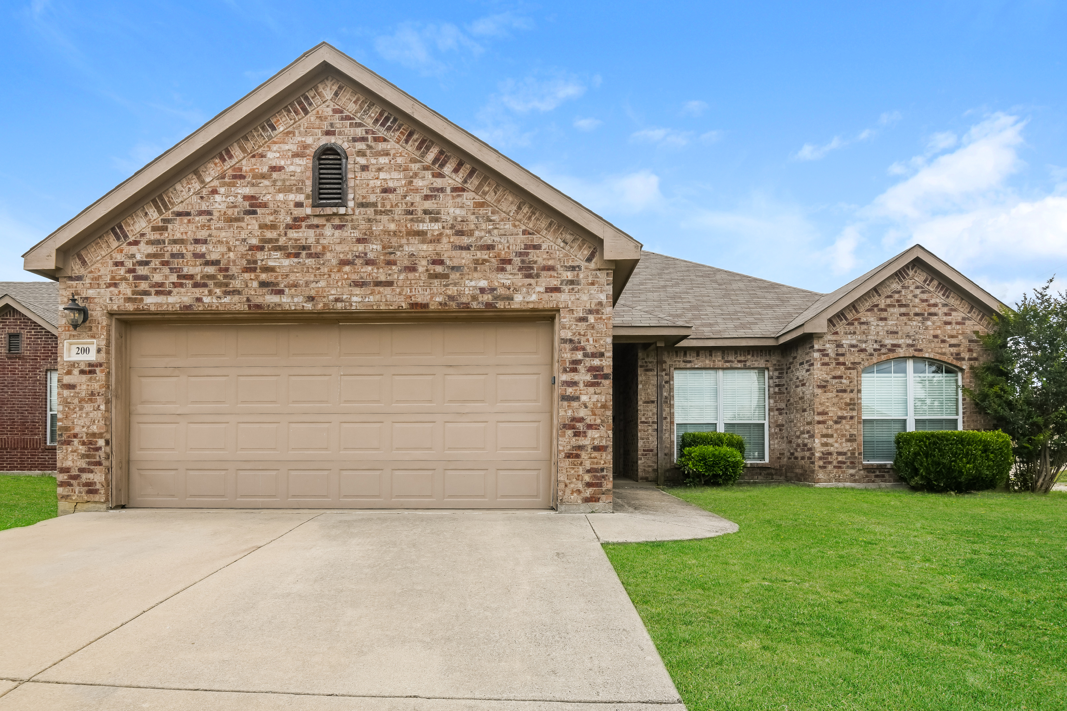 200 Kennedy Ct Crowley, TX 76036